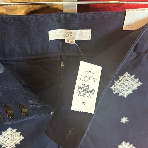 Loft Riviera navy with white embroidery 6” shorts size 00 (fits like 0-2).​ - Picture 2 of 3
